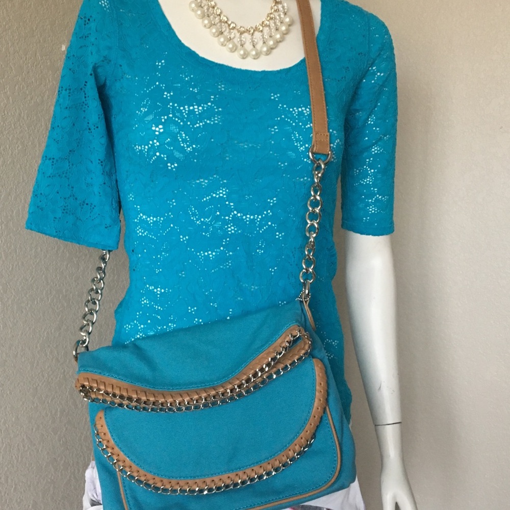 Express S turquoise top & matching Carlos handbag